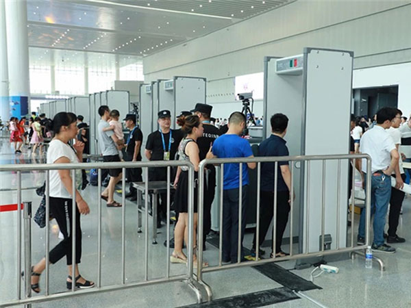 車(chē)站安檢門(mén)